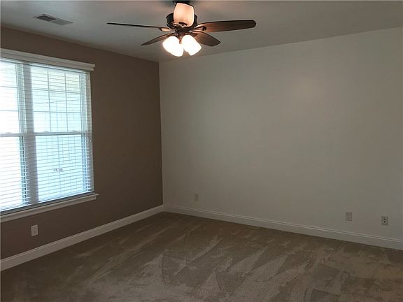 5th image of 240 Adams Pointe Blvd Unit 9