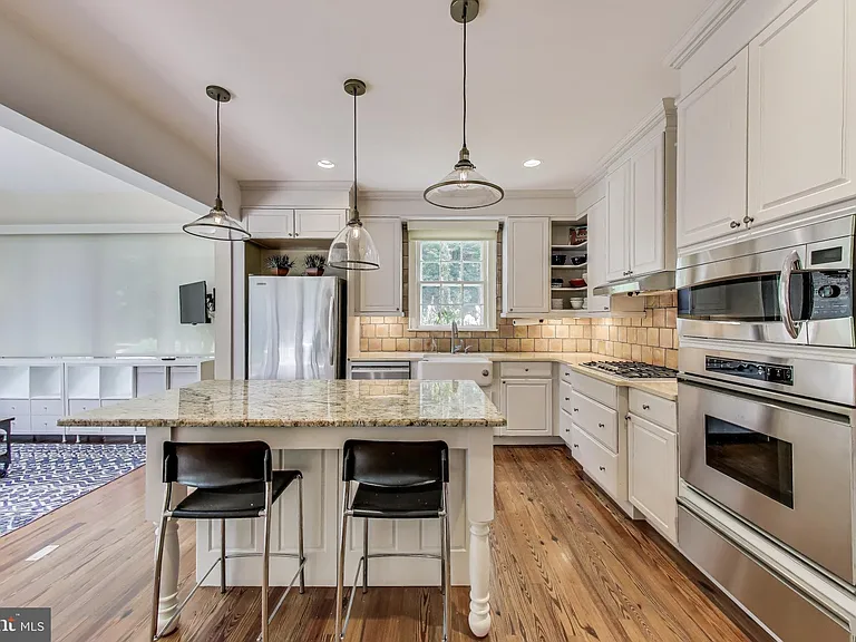 5809 Grosvenor Ln — Photo 7