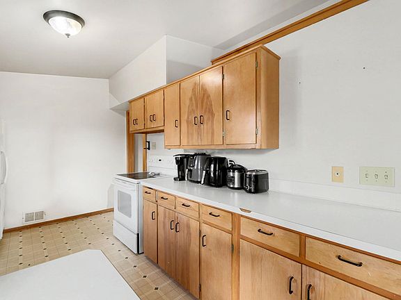 5th image of 3540 W 11th St N