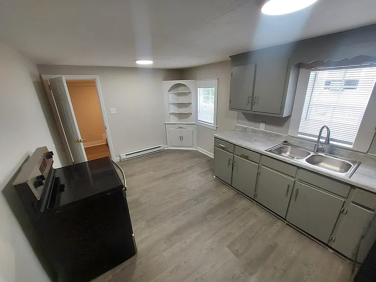 912 Beaumont Ave — Photo 3