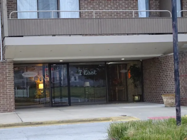 7 E Carriageway Dr APT 212, Hazel Crest, IL 60429