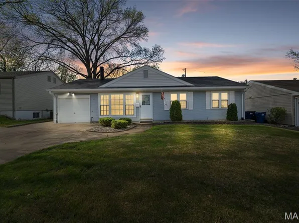 6330 Hurstgreen Ln, Saint Louis, MO 63123