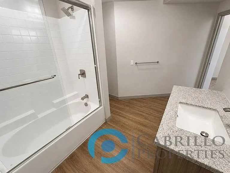 3093 Broadway #302 — Photo 3