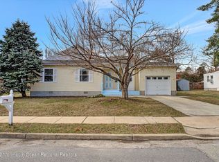 51 Oxycocus Rd, Manahawkin, NJ 08050