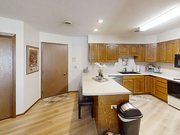 5th image of 808 Lake Chapeau Dr APT 108