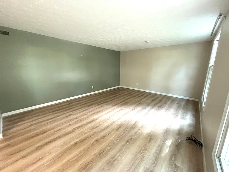5835 Woodpine Ct — Photo 3