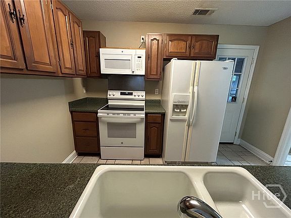 5th image of 118 Fox Chase Rd