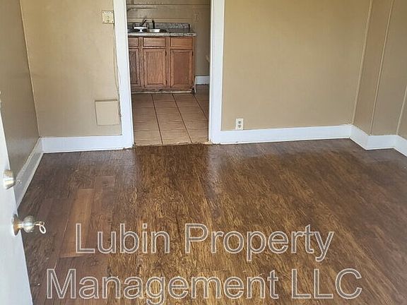 3rd image of 820 Dallas St