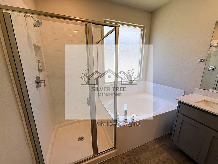 10921 Rockchapel Dr — Photo 13