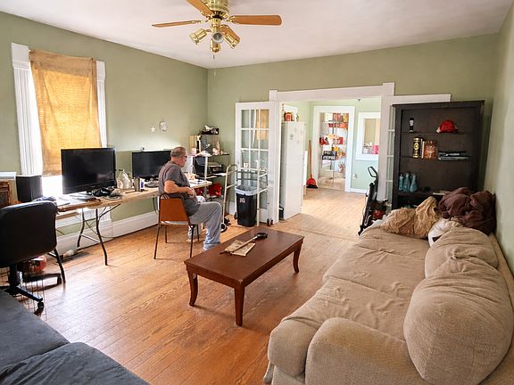 2nd image of 1006 S Husband St