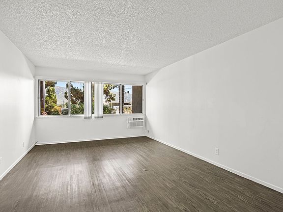 3rd image of 127 W Santa Barbara St E #0