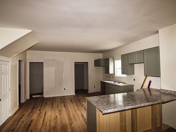 3rd image of 1009 Ridge Rock Rd
