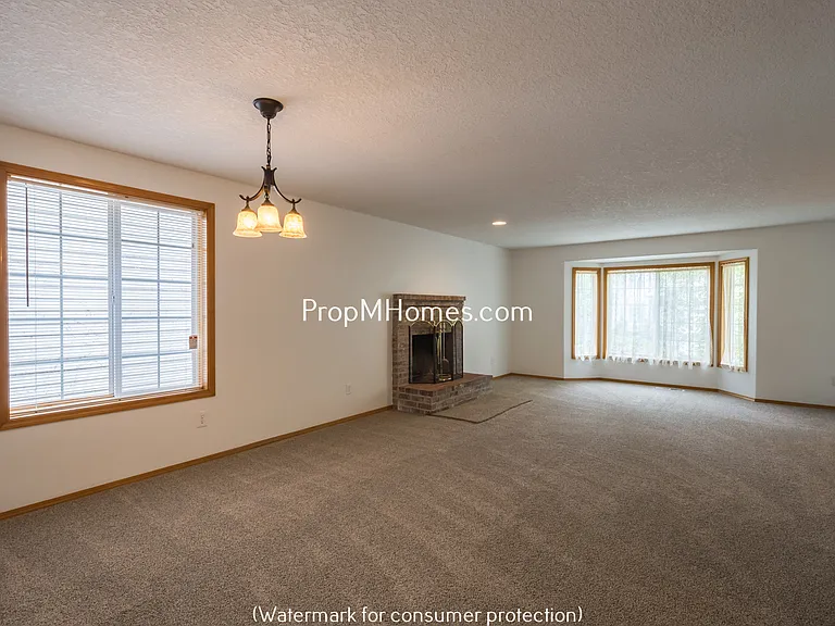 20765 SW Eggert Way — Photo 3