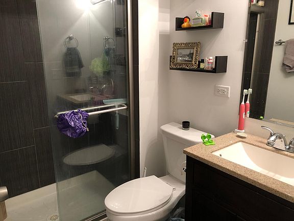 5th image of 1054-2 N Ashland Ave