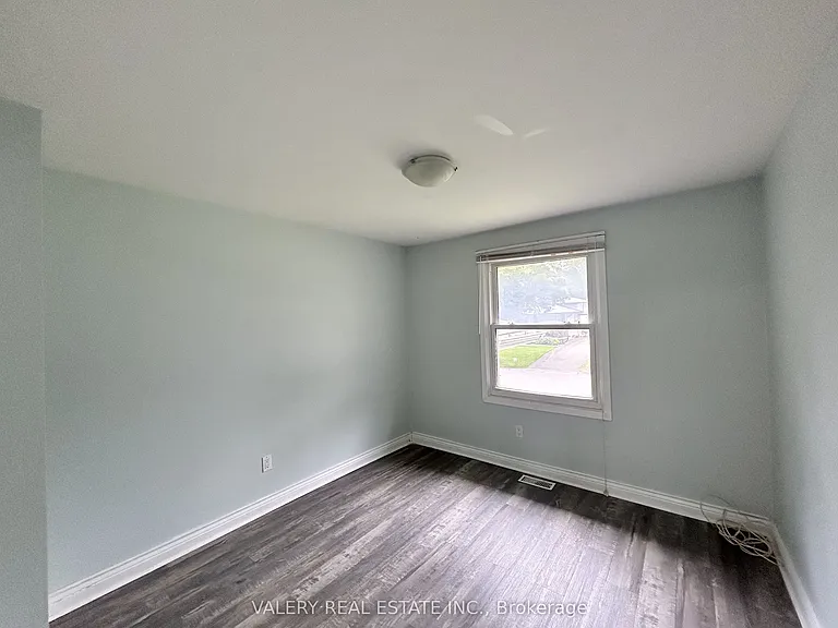 63 Paperbirch Cres #A — Photo 11