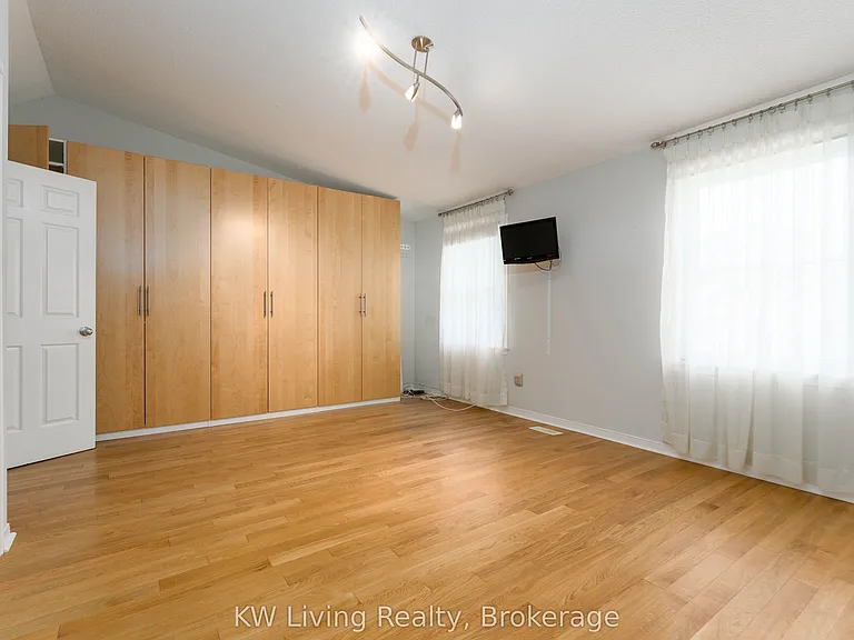 96 Confederation Way — Photo 9