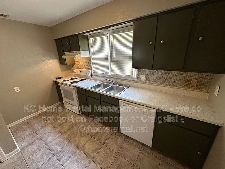 5903 E 149th St — Photo 3