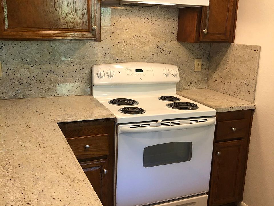 kitchen stove/oven