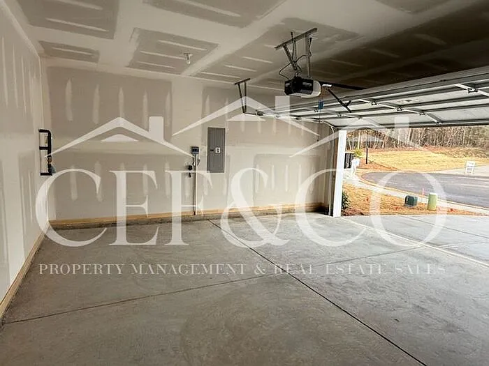 1119 Silverbend Trl — Photo 18