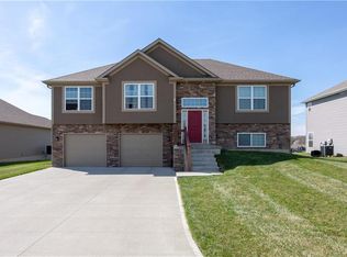 19236 Tomahawk Ln, Saint Joseph, MO 64505