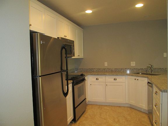 5th image of 3211 E Lavey Ln Unit 105