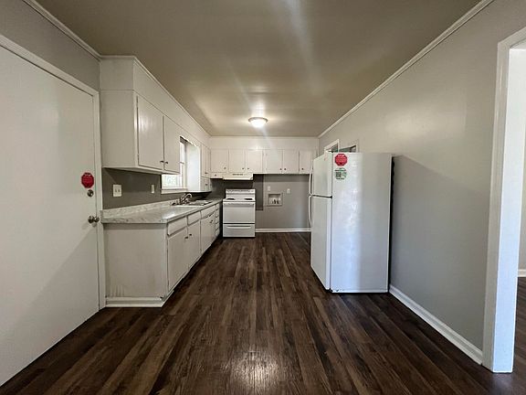 5th image of 2751 Louise Dr