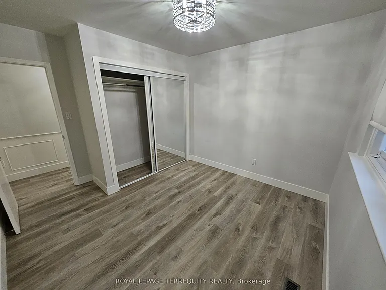 2067 Obeck Cres — Photo 23