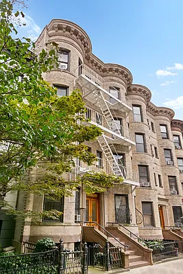 Sold by Compass | media 22