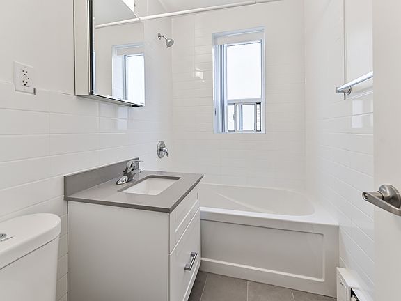 4th image of 151 Saint George St #1460689