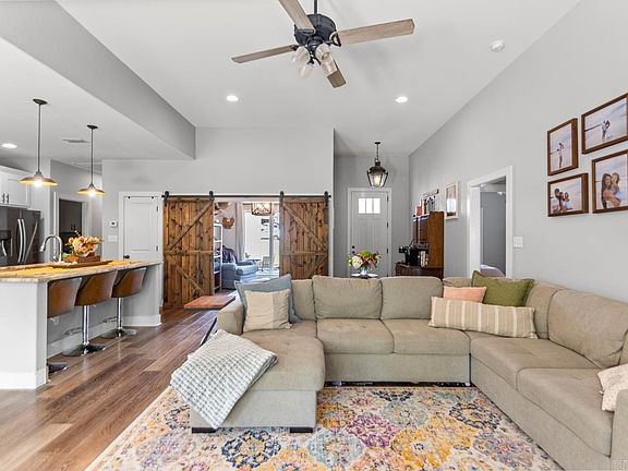 4th image of 2065 Berkshire Dr
