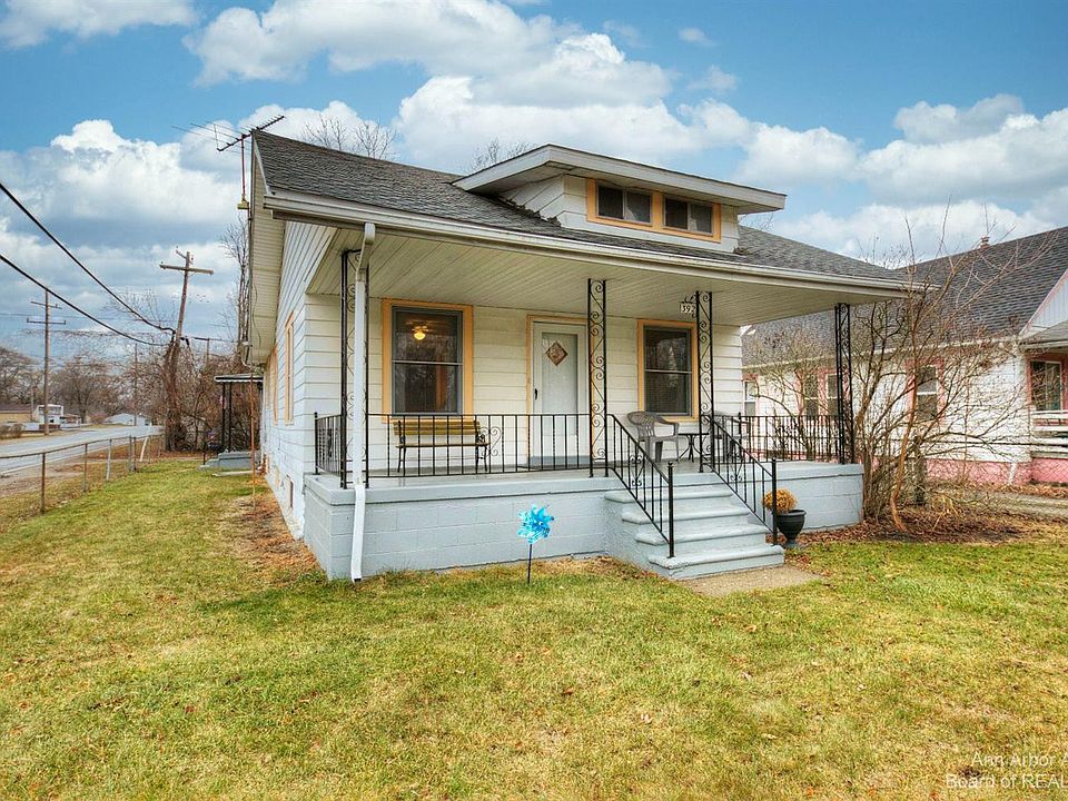 1st image of 392 Dakota St