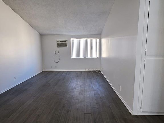 2nd image of 6108 Hazelhurst Pl APT 18