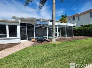 572 Schooner Ln, Longboat Key, FL 34228