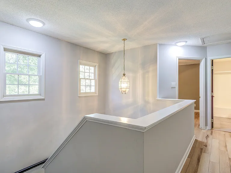 103 Unaka Ct — Photo 43