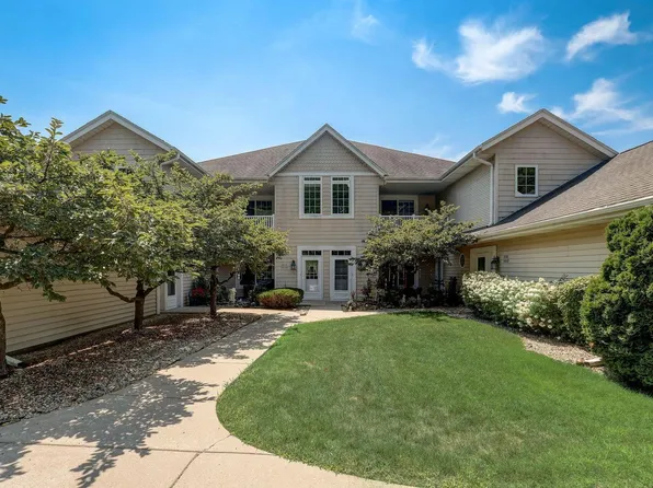 W398N6076 Autumn Woods DRIVE, Oconomowoc, WI 53066