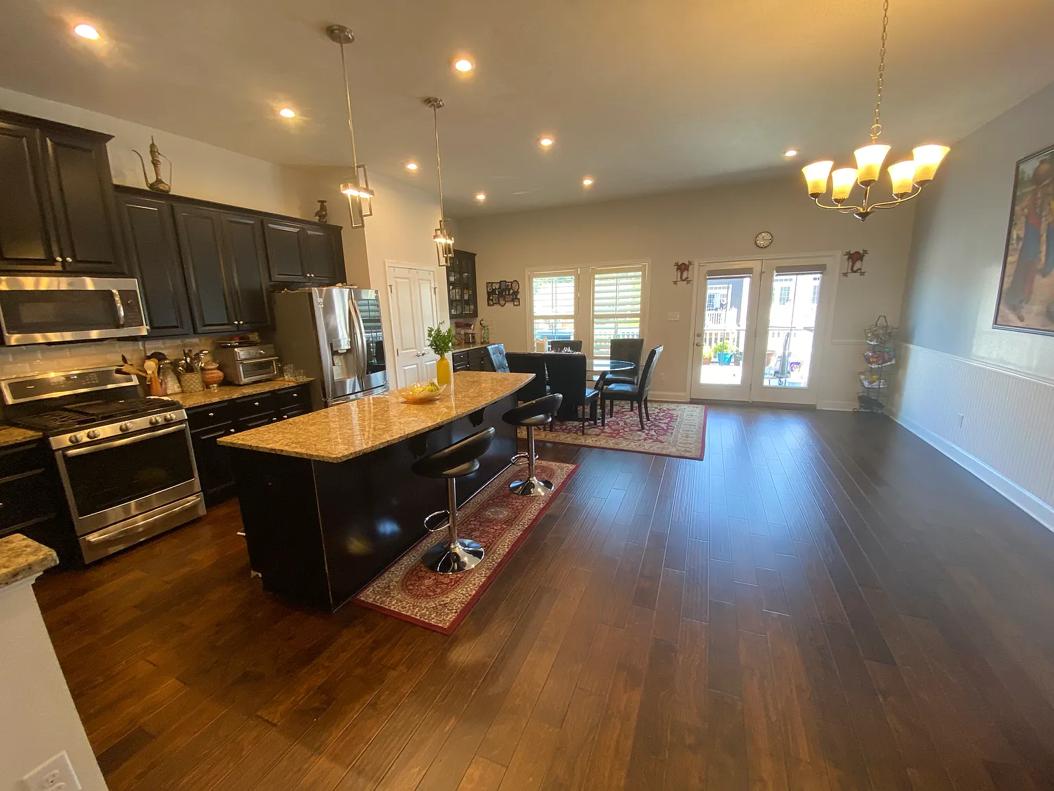 4 bed, 2.5 bath, 2300 sqft, $3,250 — Photo 3