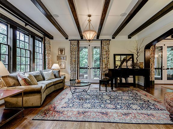 Great Rm w/beam ceiling, glass doors to side porch