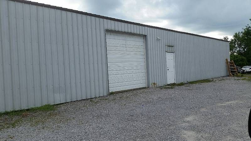 2nd image of 3208 S Highway 127