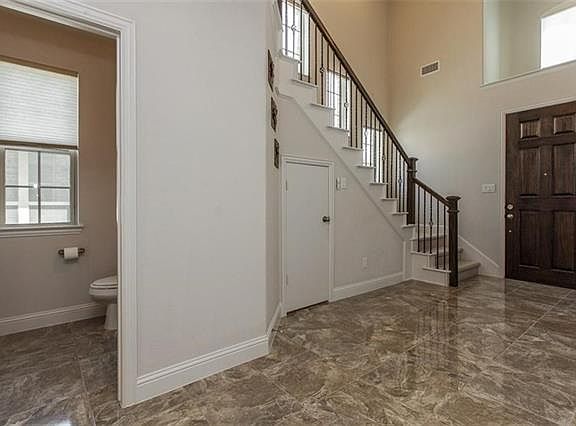 5th image of 708 Wiltshire Blvd