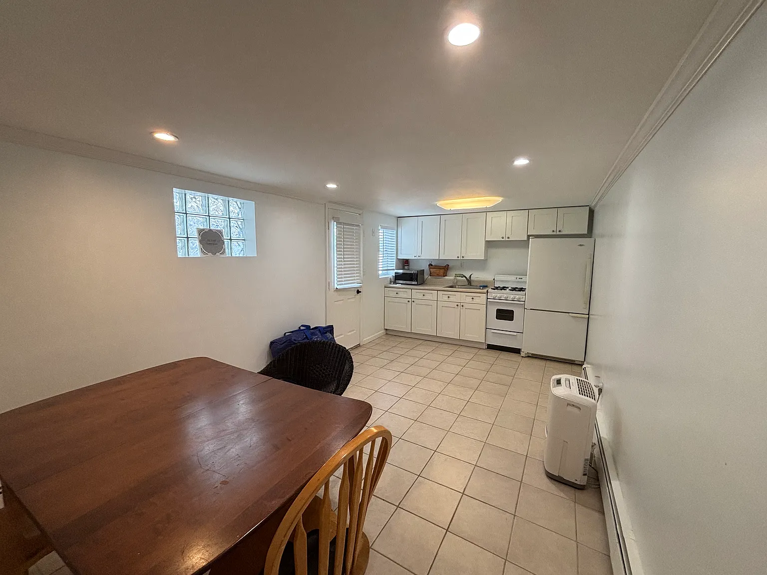 2 bed, 750 sqft, $2,800 — Photo 4