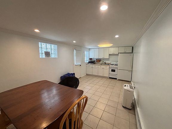 4th image of 19 Minnesota Ave Floor 1