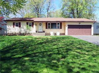 26 Glen Oaks Dr, Rochester, NY 14624