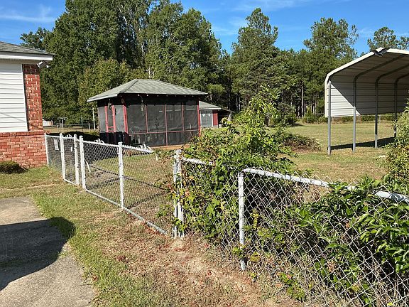 3rd image of 1385 Jefferson Rd