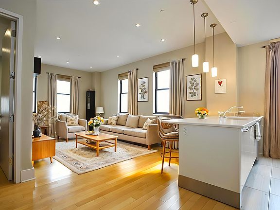3rd image of 4 Beacon Way APT 1412