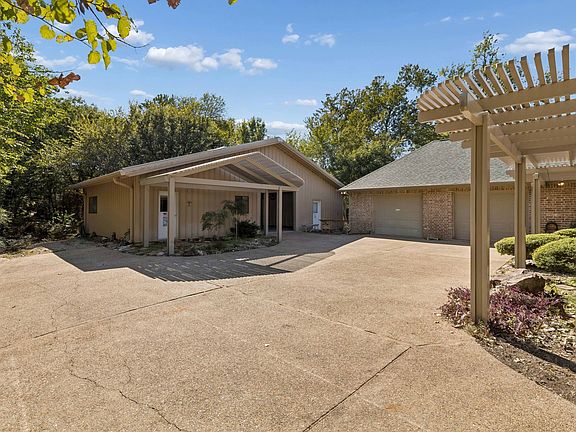 3rd image of 186 Moonlight Dr