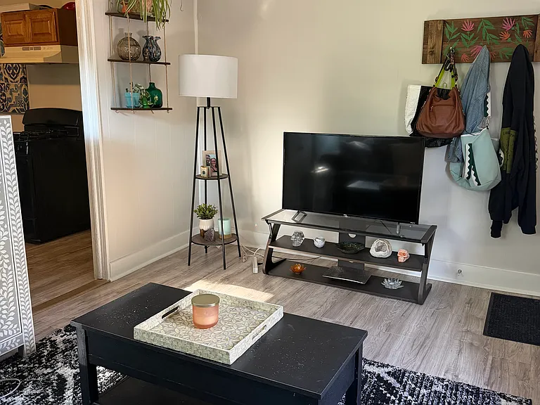 1 1/2 Tyler Ave #A — Photo 2