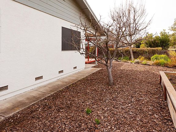 5th image of 198 Rushmore Dr
