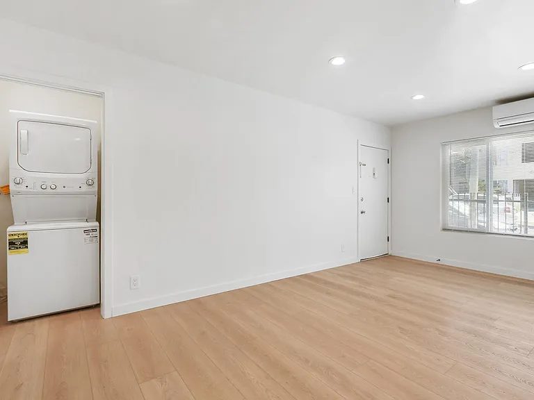451 Normandie Pl #3 — Photo 6
