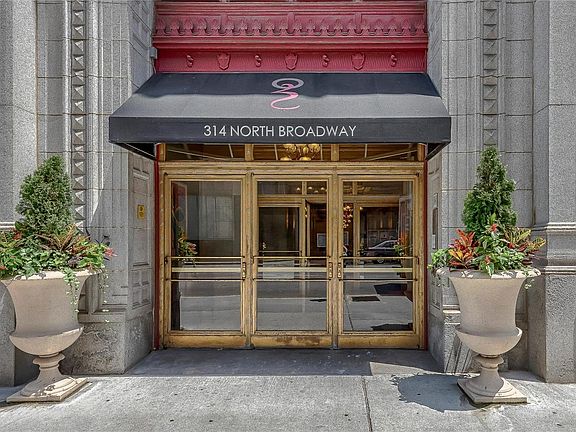 2nd image of 314 N Broadway Ave APT 1301