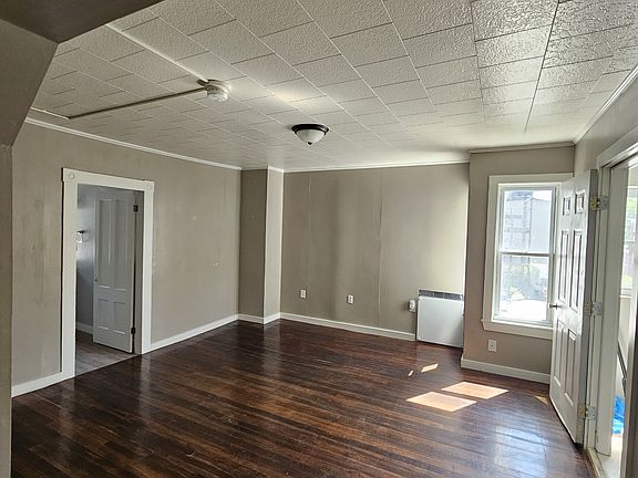 2nd image of 799 Railroad St #4